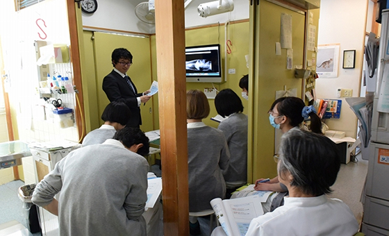 写真：取引先病院内スタッフ向け勉強会